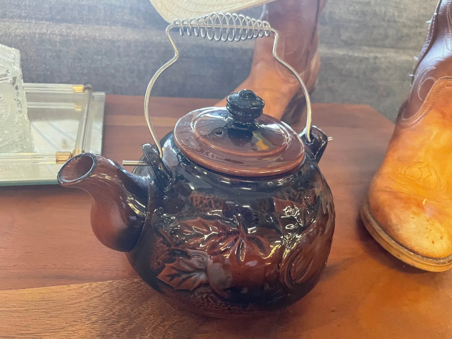 Ceramic teapot with metal handle 29084