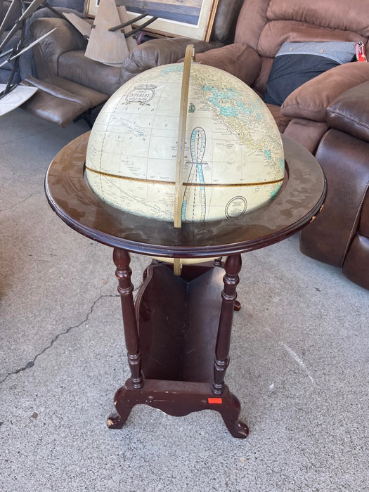 Globe with stand 29098