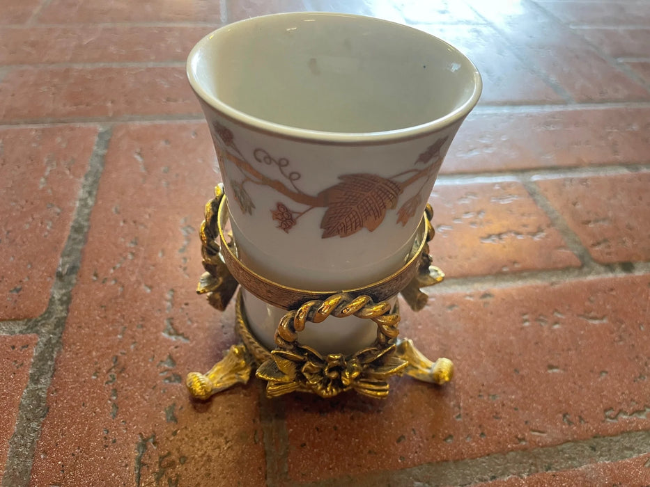 Vintage midcentury ormolu bathroom cup with ornate gold holder 29135