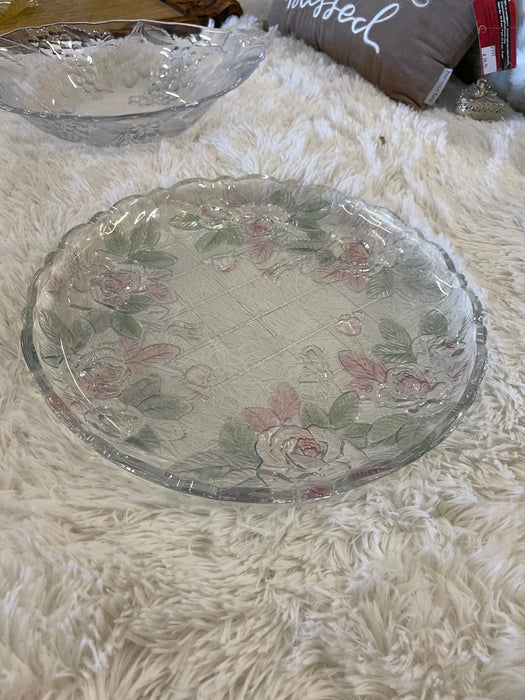 Round glass serving platter/tray w/ roses pale pink, green accents 29166