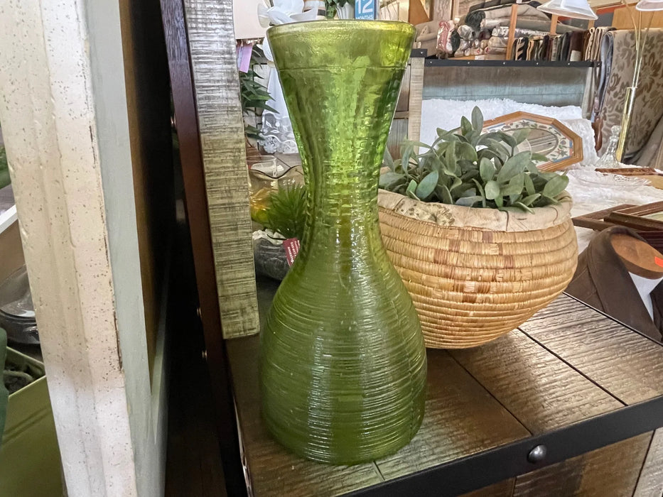 Green glass vase 29186