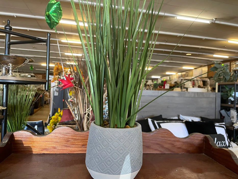 Small faux grass plant in vase 29346