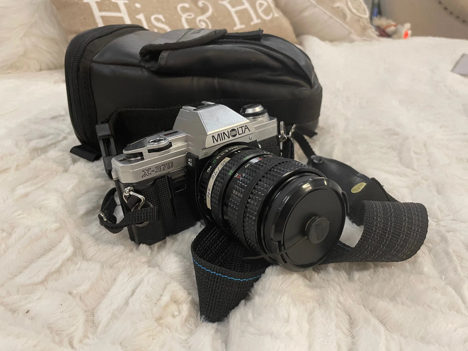 Minolta X-370 camera with carring bag 29385