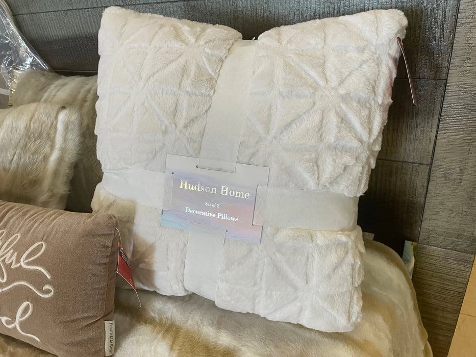 Hudson Home Collections decorative pillows 29584