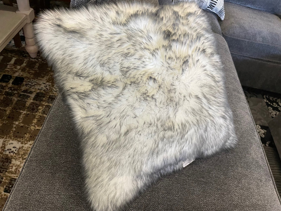 Faux soft fur black & white pillow 29677