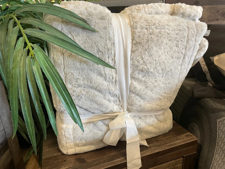 Max Studio Home faux fur full queen quilt comforter bedspread 29707