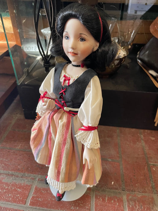 Ashton-Drake "Snow White" porcelain doll 29759