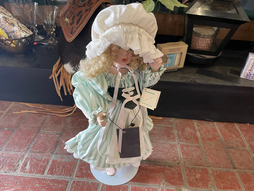 Ashton drake little bo top peep