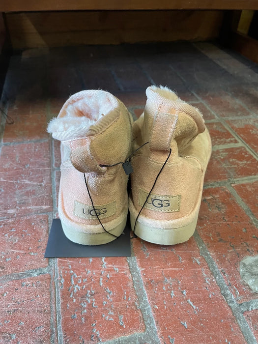 Classic Chestnut size 6 UGG Boots 29831