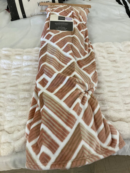 Nomad Home full/queen microvelour blanket tan/pink/white 29892