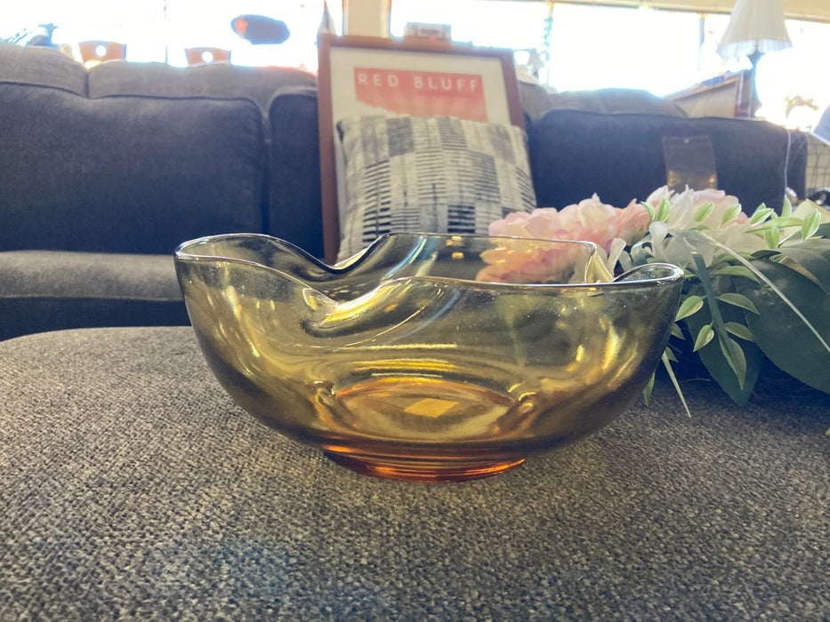 Vintage 1970 Anchor Hocking amber tri-fold glass bowl 29932
