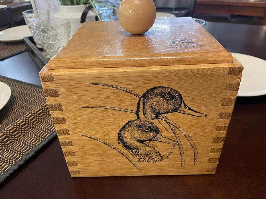 Ducks Unlimited ice chest storage box 27204