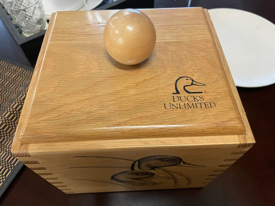 Ducks Unlimited ice chest storage box 27204