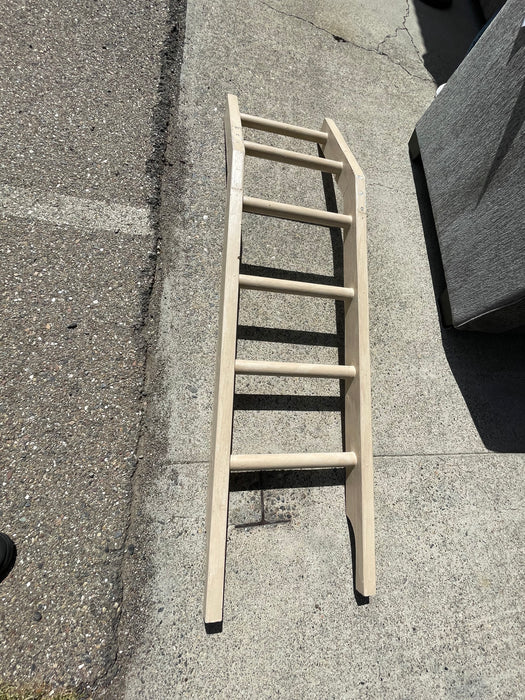 Wood ladder 30842