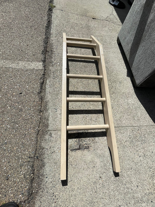 Wood ladder 30842