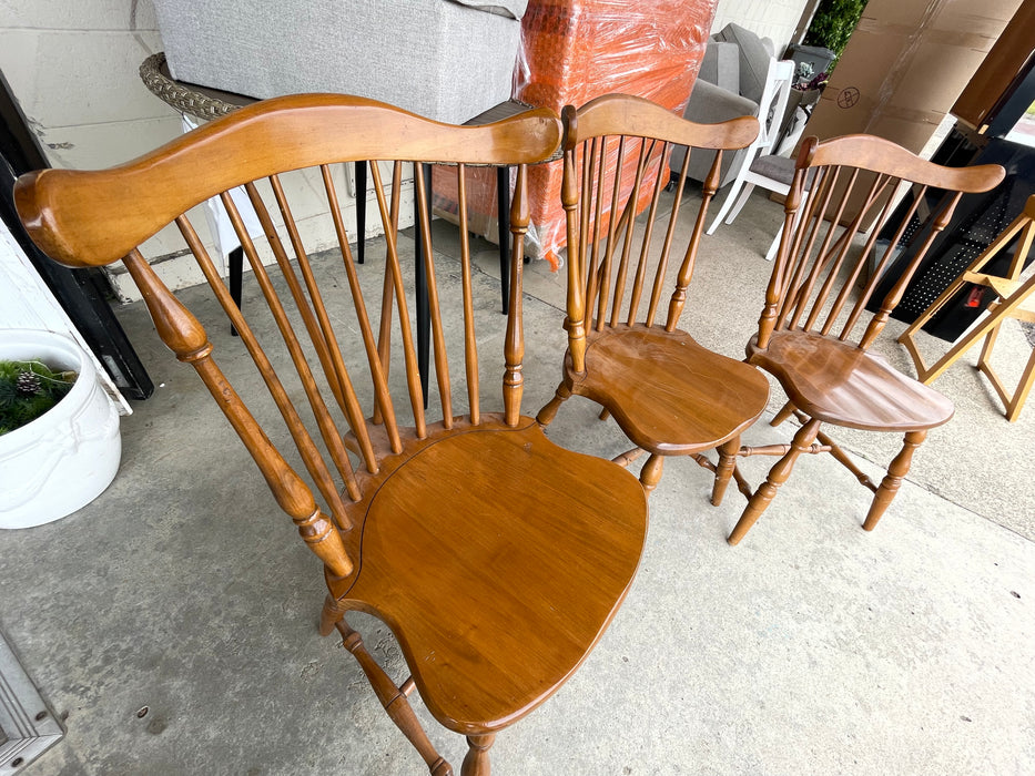 Flint Ridge maple wood spindle Windsor dining chairs 30856