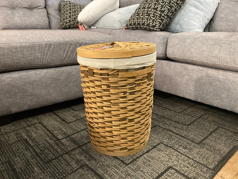 Small woven laundry basket 30858
