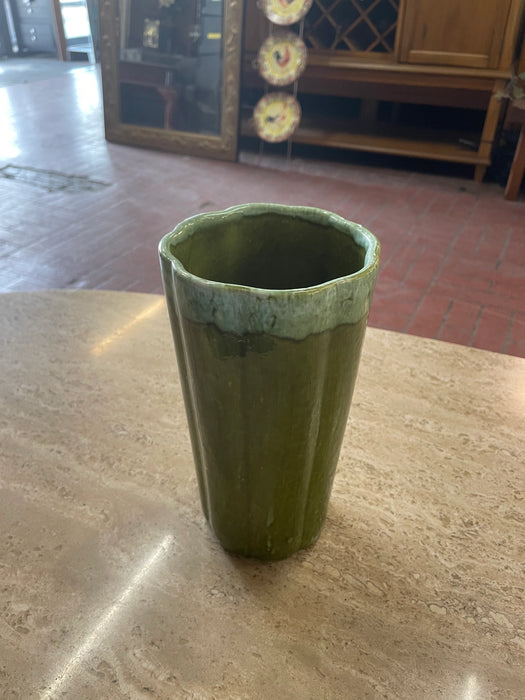 2 toned tall green vase 25829