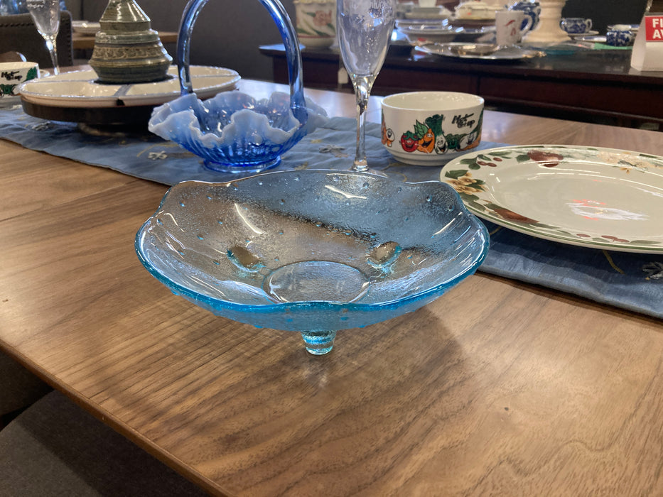 Vintage blue art glass serving bowl 30525