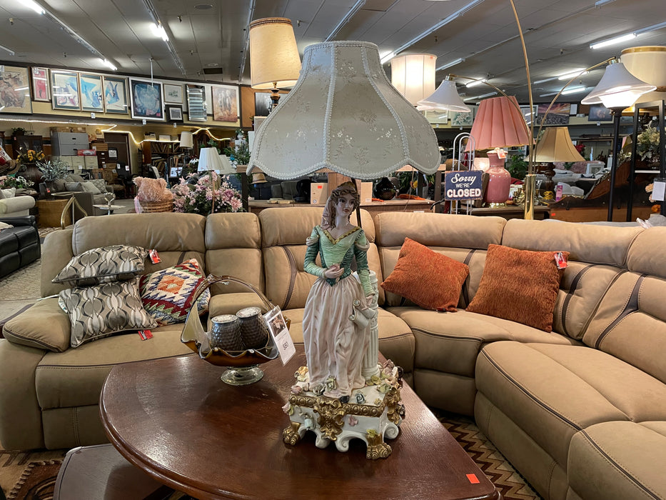 Large woman figurine lamp 30527