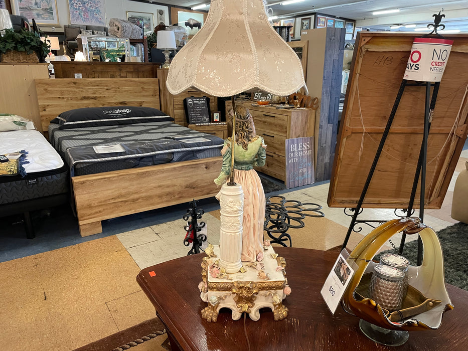 Large woman figurine lamp 30527