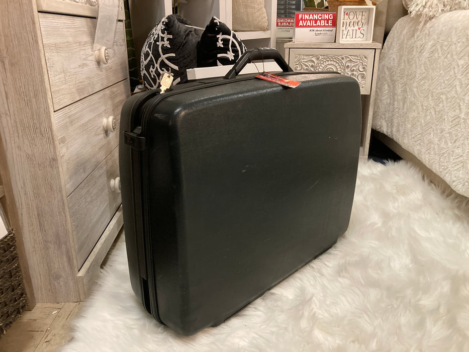 Samsonite 25" black hardshell suitcase locking with keys 30303