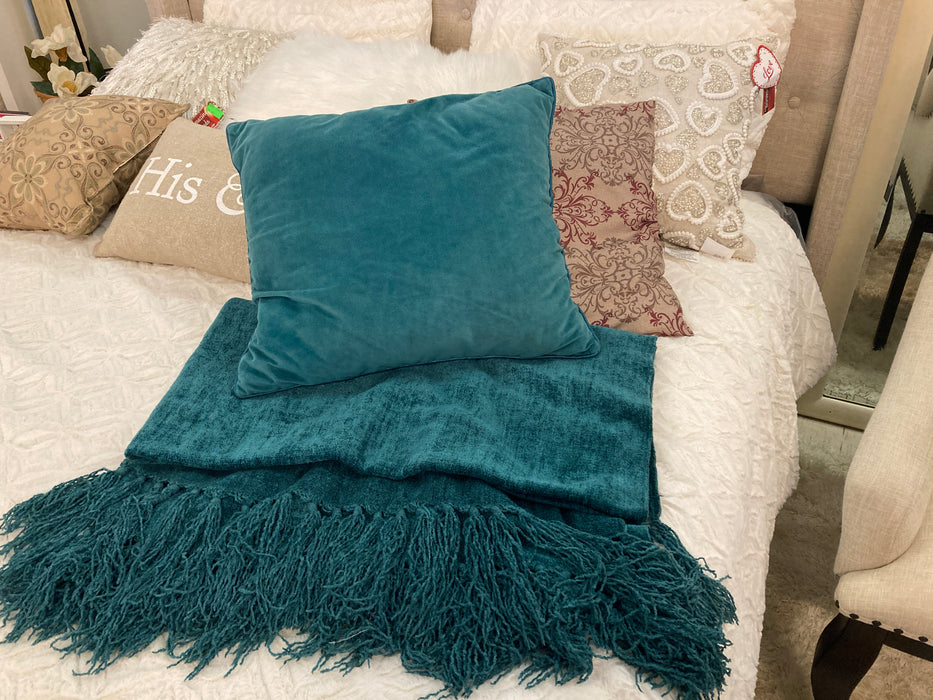 Teal pillow/blanket set 30576