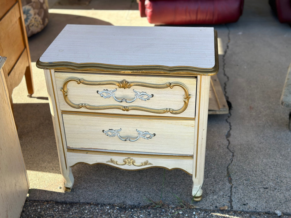 French Provincial 2-drawer nightstand 30726